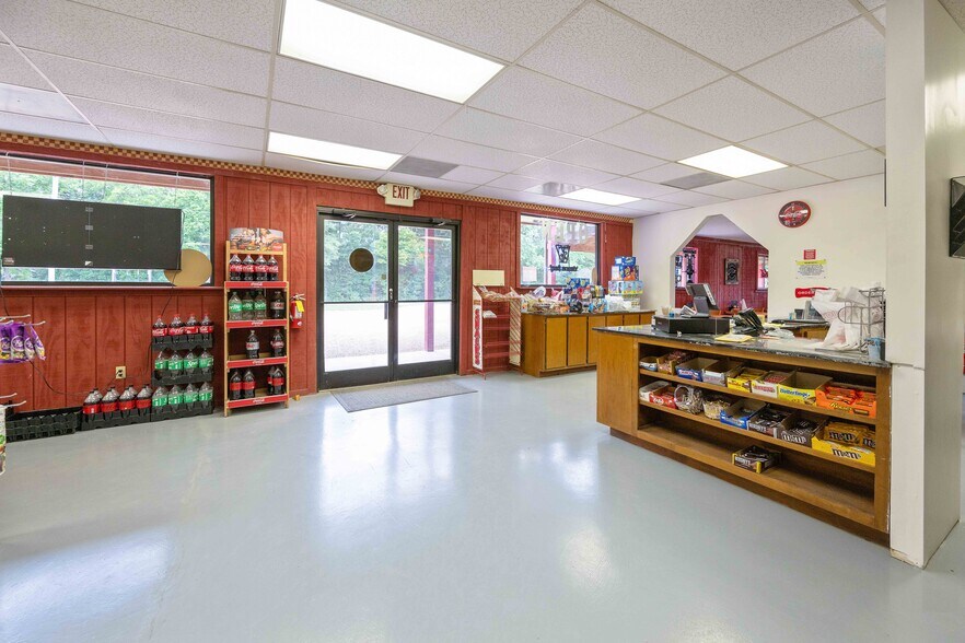 More Photos Of 7386 Mt Carmel Rd, Decaturville Convenience Store For Sale