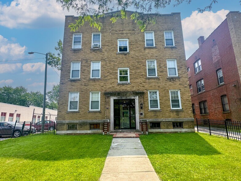 More Photos Of 388-390 Woodland St, Hartford Apartments For Sale