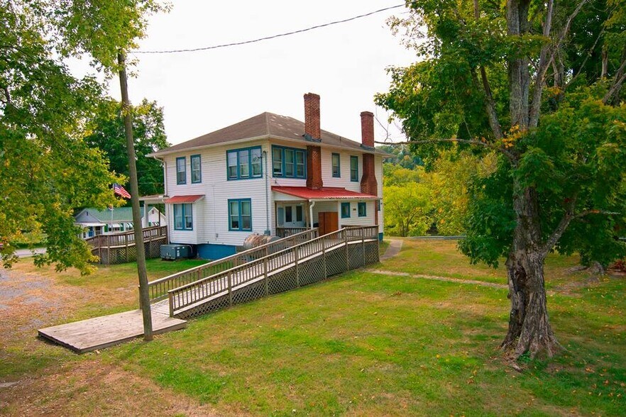 More Photos Of 101 Davis st, Alderson Freestanding For Sale