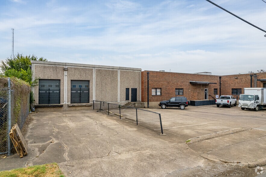 More Photos Of 1912 S Good Latimer Expy, Dallas Warehouse For Sale