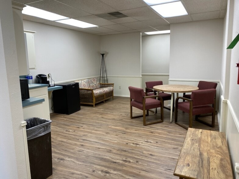 More Photos Of 3311-3313 81st St, Lubbock Medical For Lease