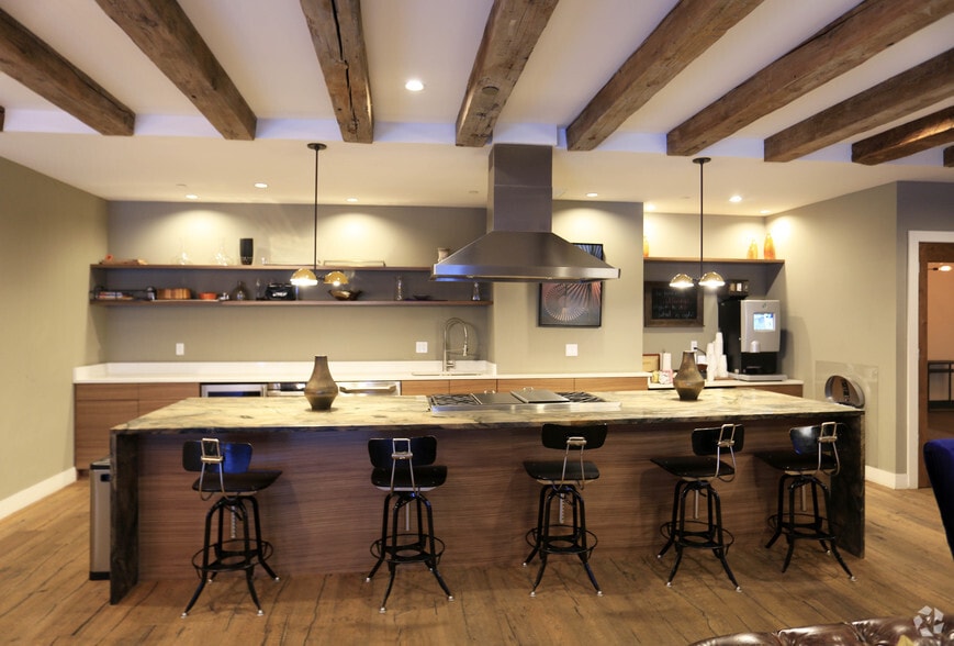 More Photos Of 515 West Ave, Norwalk Unknown For Lease