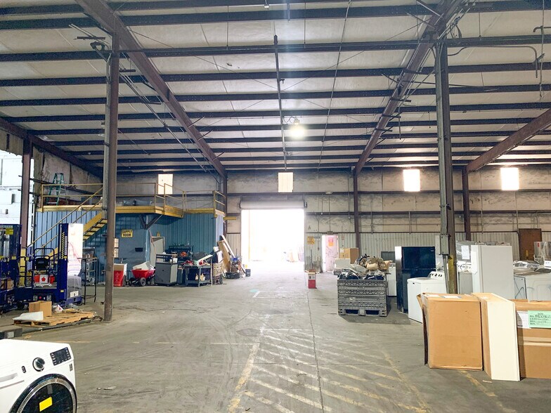 More Photos Of 315 E Ridgely St, Atmore Warehouse For Sale