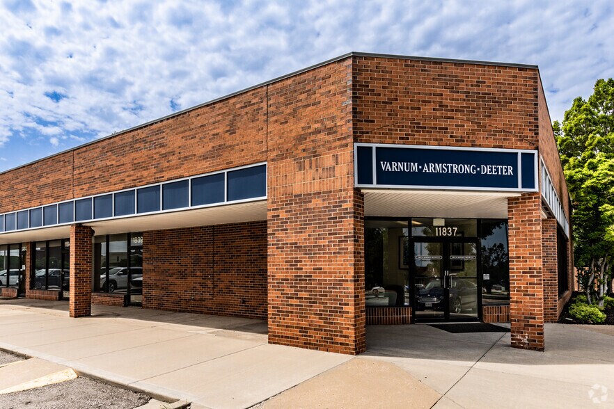 More Photos Of 11705-11849 College Blvd, Overland Park Unknown For Lease