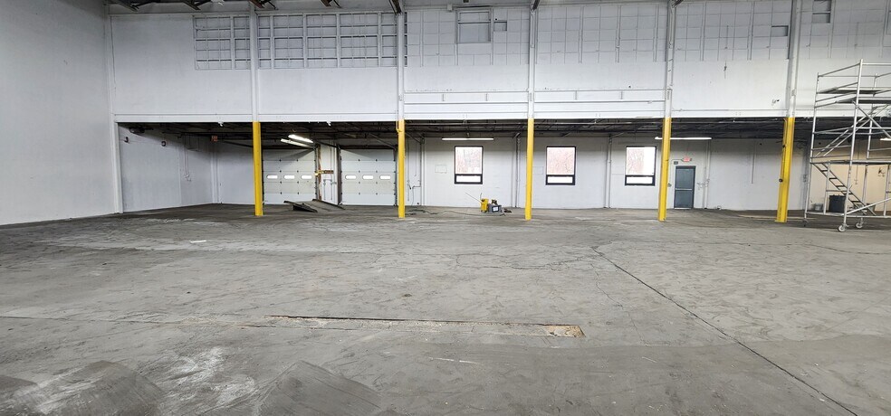 More Photos Of 237 E Aurora St, Waterbury Manufacturing For Lease