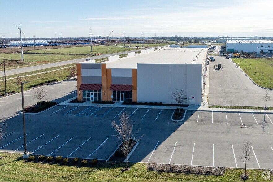 More Photos Of 485 International Dr, Jeffersonville Light Distribution For Lease