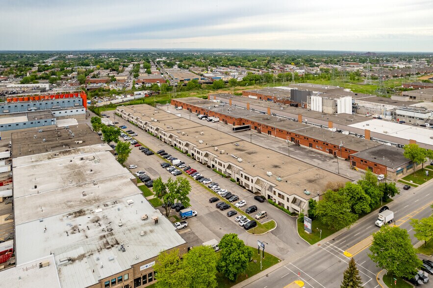 More Photos Of 4555 Boul Des Grandes-Prairies, Saint-leonard Warehouse For Lease