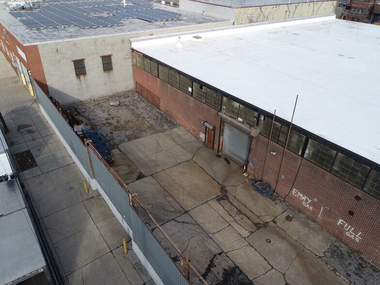 More Photos Of 1275 Oak Point Ave, Bronx Warehouse For Lease