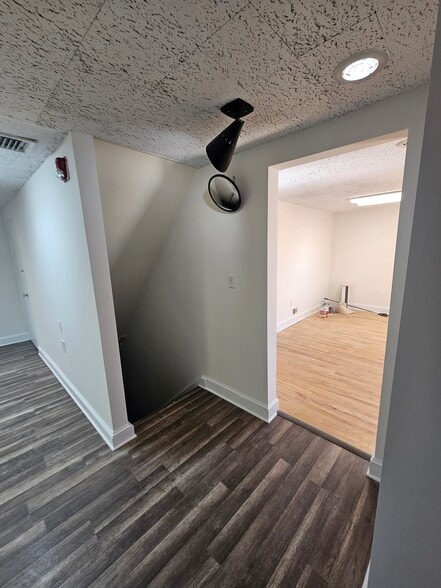 More Photos Of 3303 Main St, Stratford Office For Lease