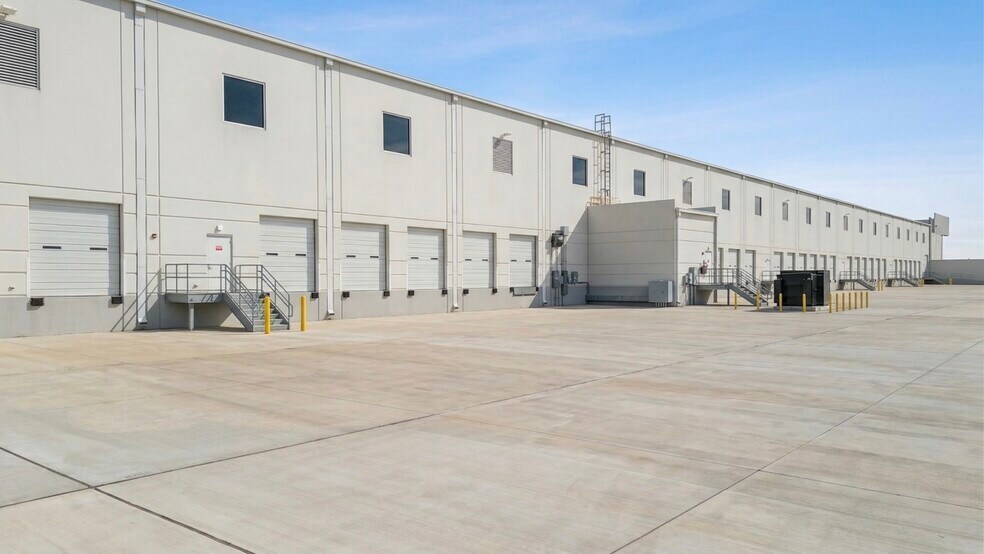 More Photos Of Anserra Trl, Katy Distribution For Lease