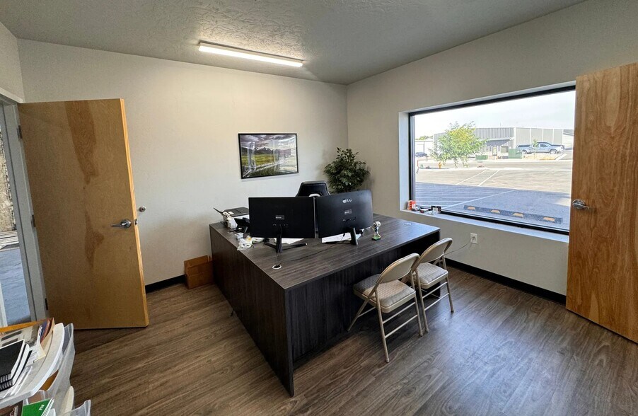 More Photos Of 3677 E Comstock ave, Nampa Industrial For Lease