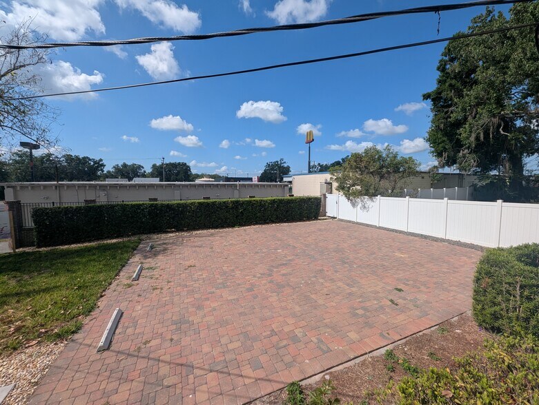 More Photos Of 209 E Badcock Blvd, Mulberry Office Residential For Lease