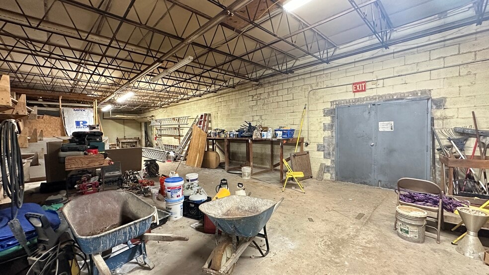 More Photos Of 7705 67th St S, Birmingham Flex For Lease