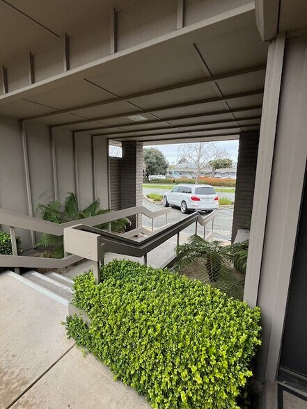More Photos Of 26365 Carmel Rancho Blvd, Carmel Medical For Lease