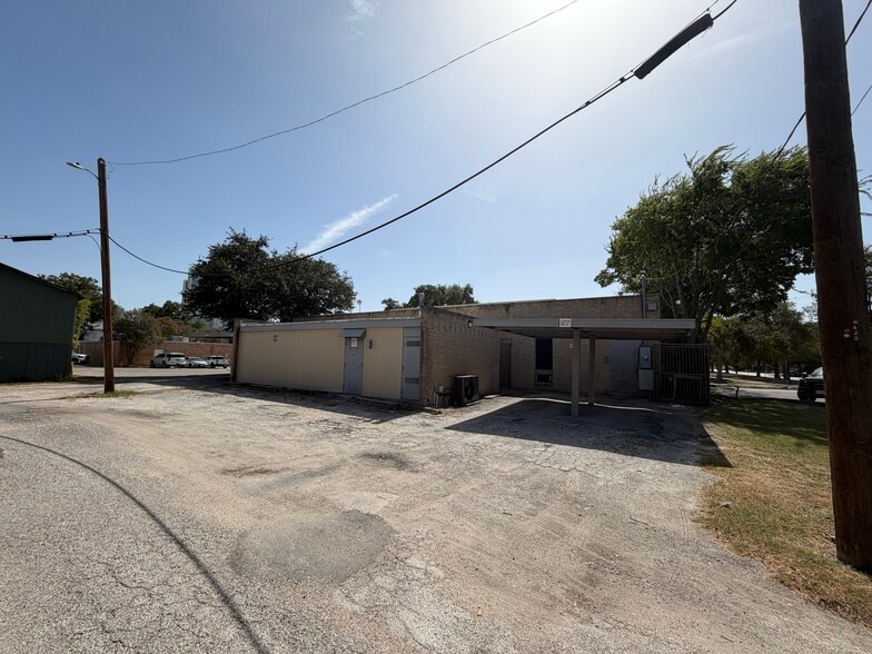 More Photos Of 420 Baltimore Ave, San Antonio Office For Sale