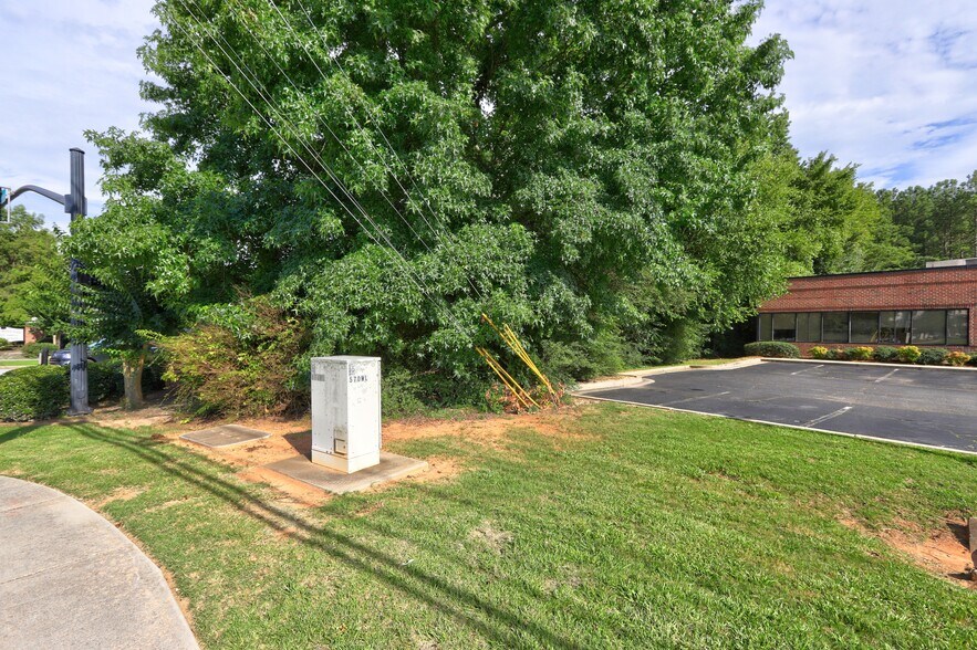 More Photos Of 500 W Lanier Ave, Fayetteville Land For Lease