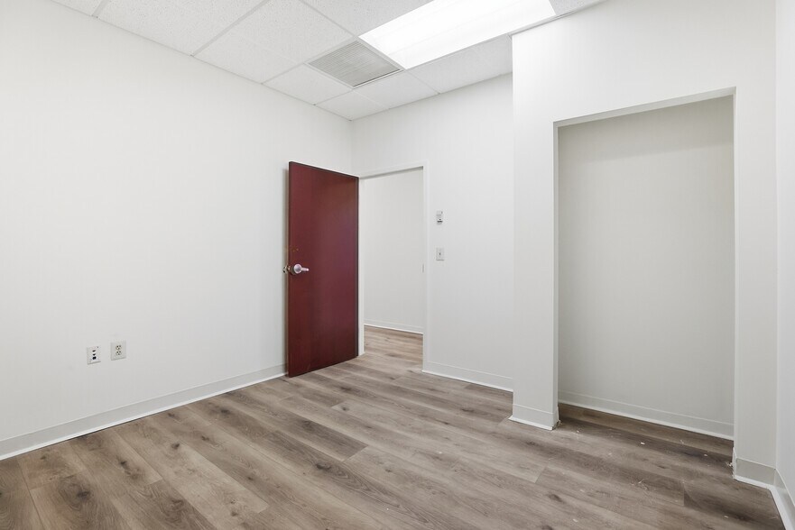 More Photos Of 2925 Lord Baltimore Dr, Windsor Mill Medical For Lease