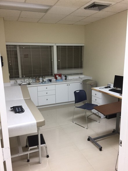 More Photos Of 14150 SW 119th Ave, Miami Manufacturing For Lease