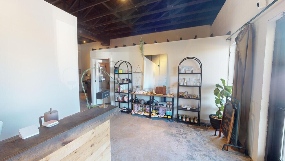 More Photos Of 1700 Montopolis Dr, Austin Freestanding For Lease