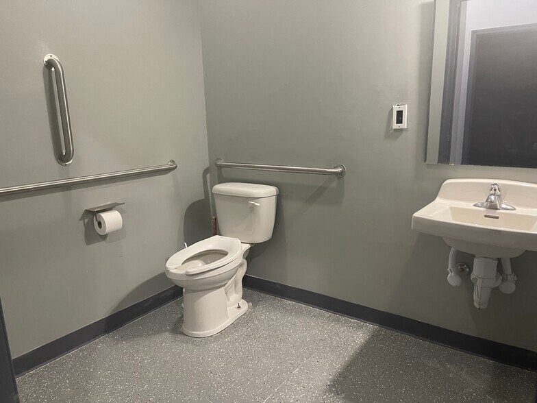 More Photos Of 8511 Madison Ave, Indianapolis Storefront Retail Office For Lease