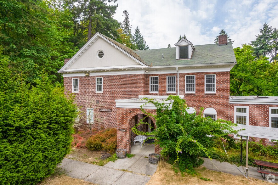 More Photos Of 2640 NW Alexandra Ave, Portland Specialty For Sale