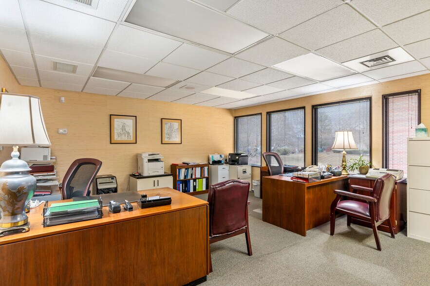 More Photos Of 85 Church St, Middletown Medical For Sale