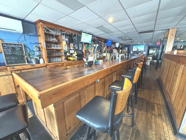 More Photos Of 164 Main St, Portland Restaurant For Sale
