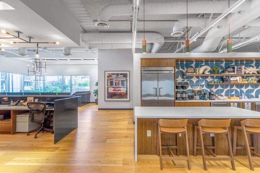 More Photos Of 3400 Oak Grove Ave, Dallas Office For Lease