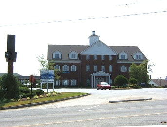 More Photos Of 100 Colony Park Dr, Cumming Bank For Lease
