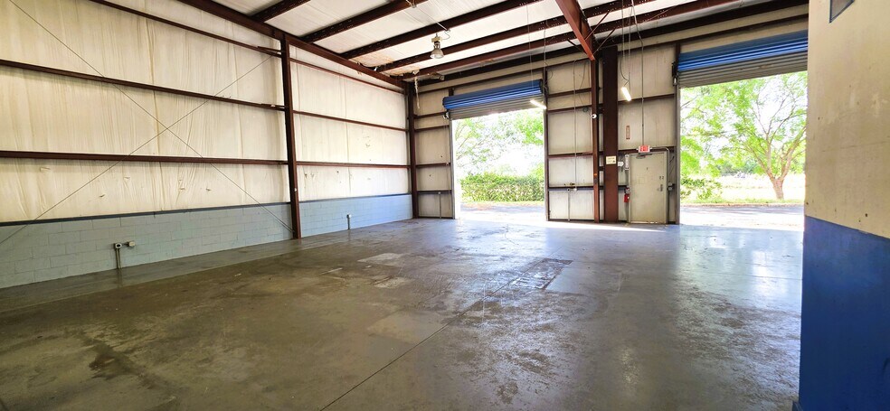 More Photos Of 402 Chairman Ct, DeBary Warehouse For Lease