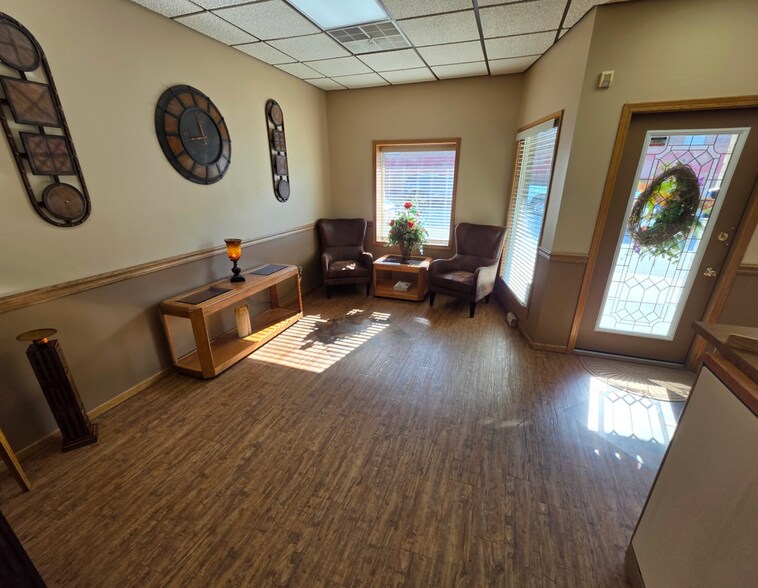 More Photos Of 204 S Washington St, Mc Leansboro Office For Sale