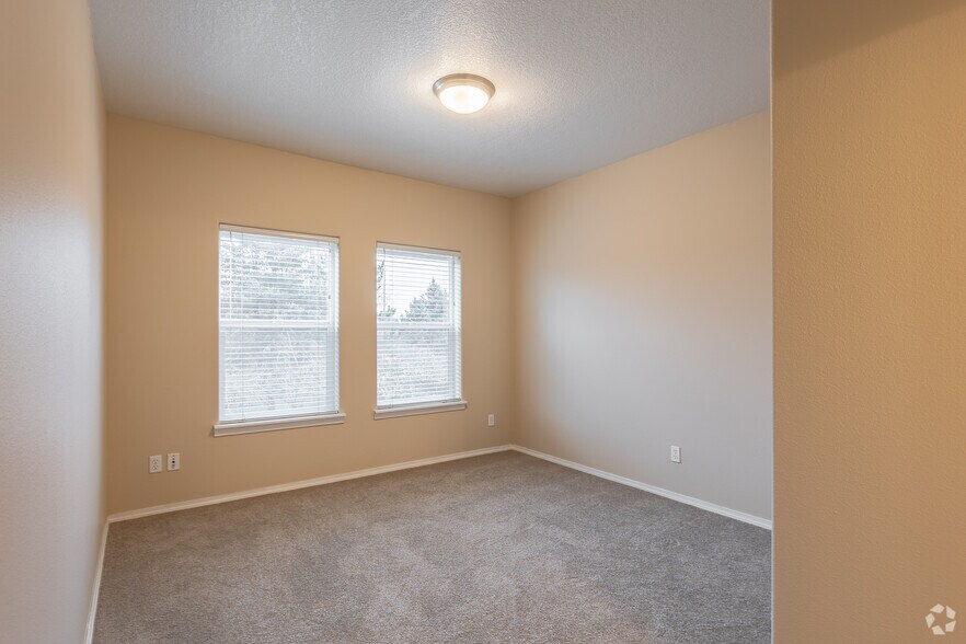 More Photos Of 188 NW 3rd St, Gresham Apartments For Lease
