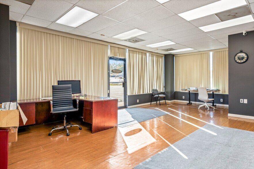 More Photos Of 516-522 Benham St, Bonne Terre Office For Lease