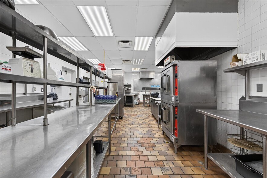 More Photos Of 4000 Fort Campbell Blvd, Hopkinsville Restaurant For Sale