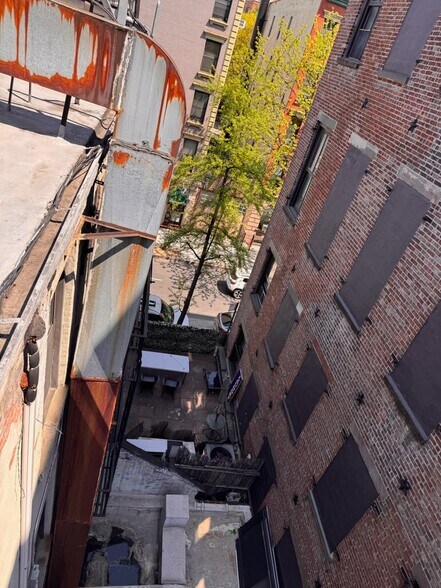 More Photos Of 650 Tenth Ave, New York Apartments For Lease