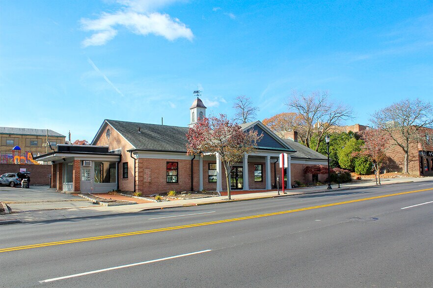 More Photos Of 599 Bloomfield Ave, Verona Bank For Lease