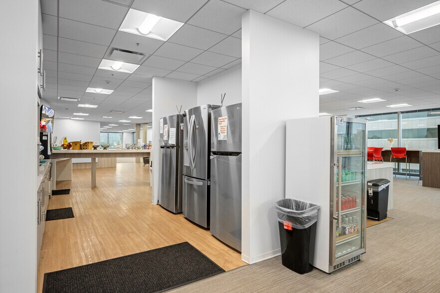 More Photos Of 301 N Lake Ave, Pasadena Office For Lease