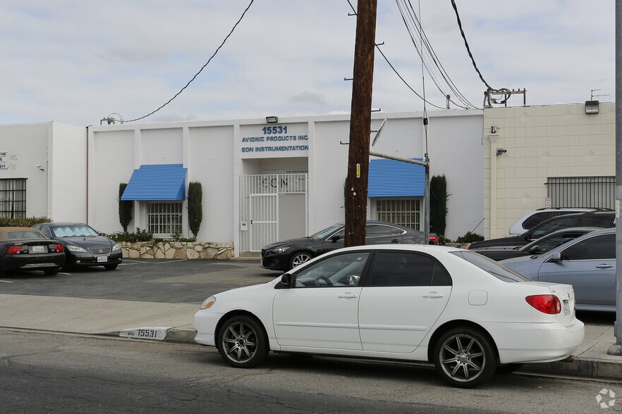 More Photos Of 15531 Cabrito Rd, Van Nuys Warehouse For Lease