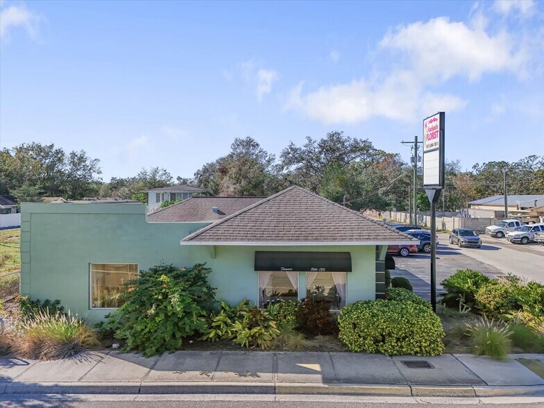 More Photos Of 13642 N Florida Ave, Tampa Freestanding For Sale