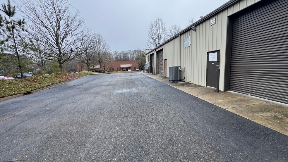 More Photos Of 6065 Parkway North Dr, Cumming Distribution For Sale