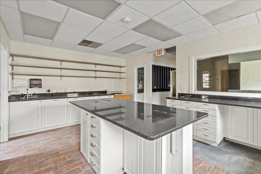 More Photos Of 530 E Main St, Chester Medical For Sale