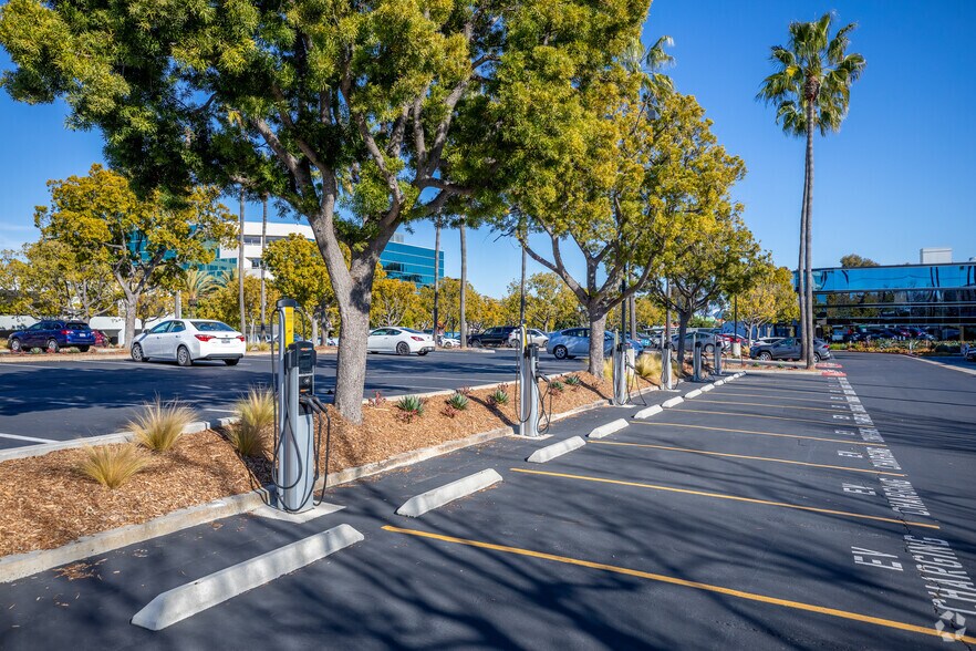 More Photos Of 6965 Lusk Blvd, San Diego Research And Development For Lease