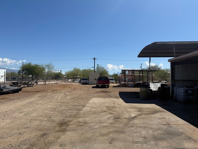 More Photos Of 110 E Lester St, Tucson Service For Sale