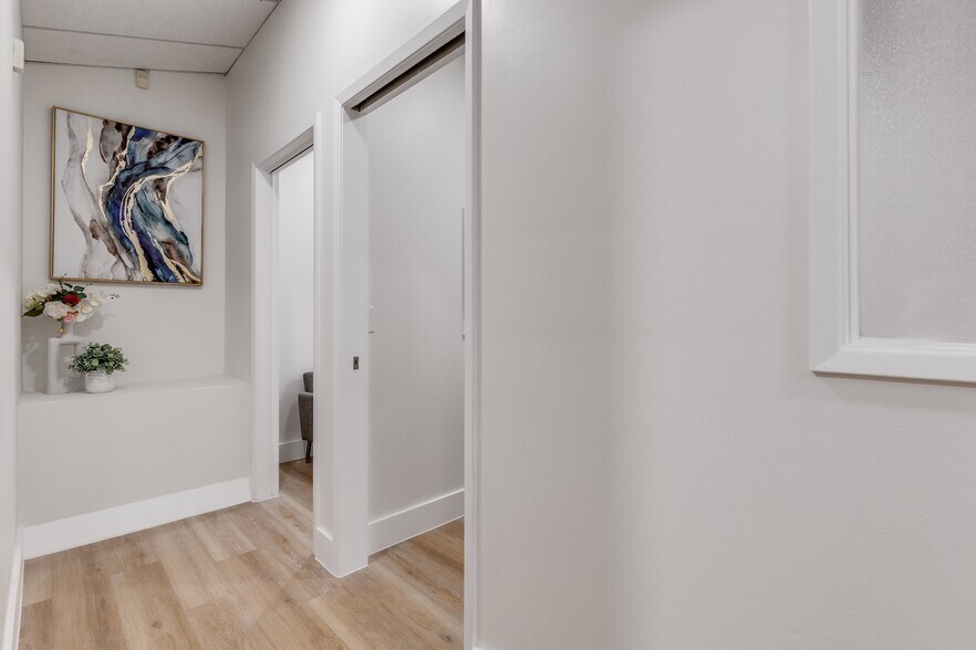 More Photos Of 12989 Jupiter Rd, Dallas Office For Sale