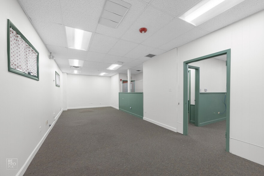 More Photos Of 223 Interstate Rd, Addison Light Manufacturing For Sale