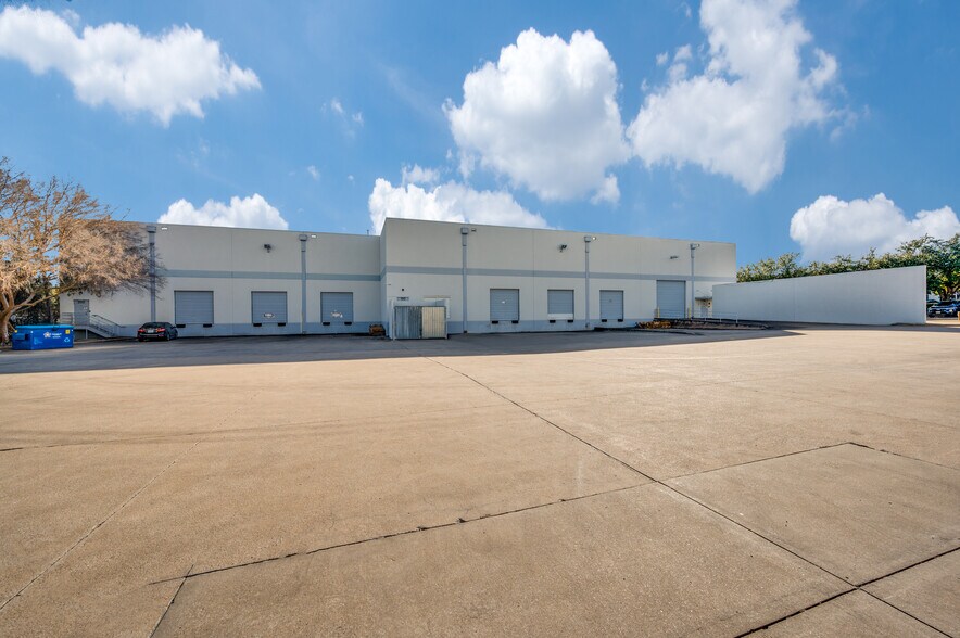 More Photos Of 1701 10th St, Plano Warehouse For Sale