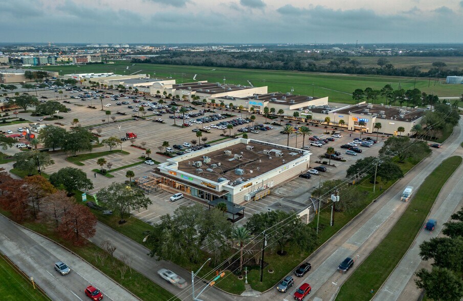 More Photos Of 1501-1549 W Bay Area Blvd, Webster Unknown For Lease