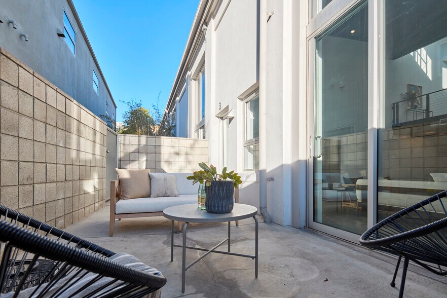 More Photos Of 2100 Abbot Kinney Blvd, Venice Office For Lease
