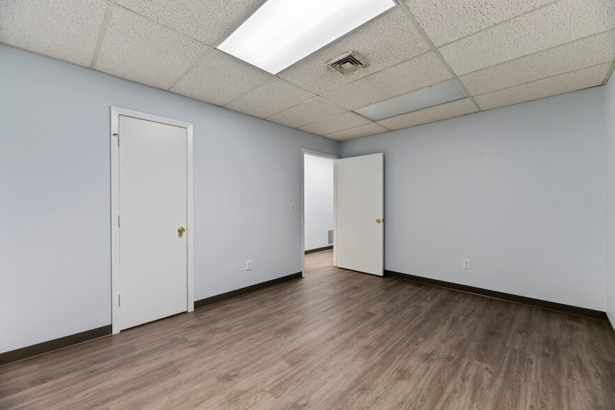 More Photos Of F1 Brier Hill Ct, East Brunswick Office For Sale