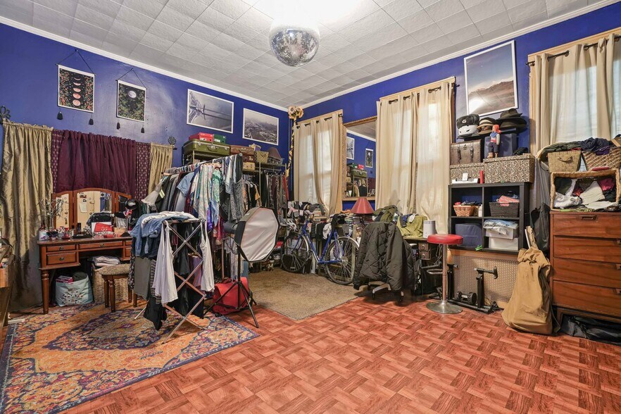 More Photos Of 1920 Palmetto St, Ridgewood Dormitory For Sale